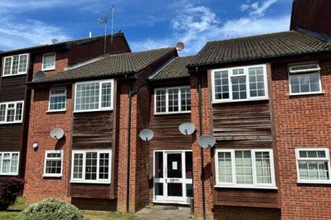 33 St Peters Close - Front.jpg