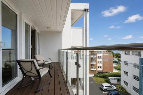 NEWBalcony1.jpg