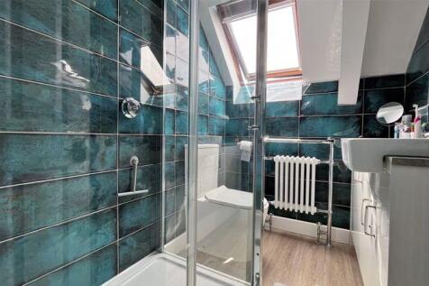 En-Suite to Bedroom 1