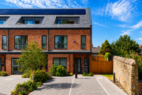 Luxury Four Bedroom End Terrace