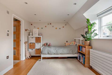 8614390-interior1...