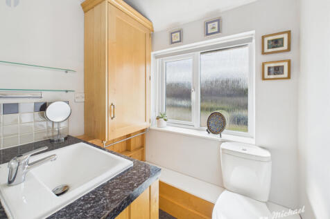 CAM03852G0-PR0396-STILL013