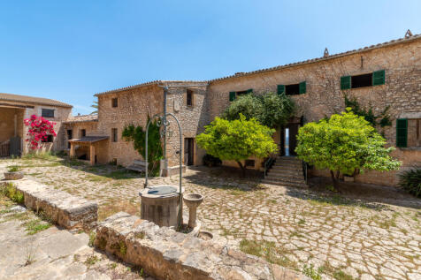Finca property with tennis court and pool in Binissalem
