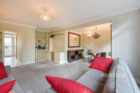 3 Bedroom Flat in SW15 6BB