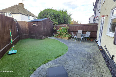 4 Double Bedroom semi-detached house for sale on