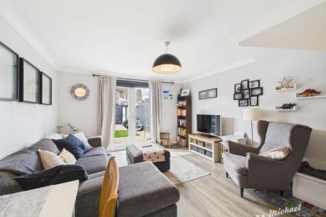 CAM02773G0-PR0353-STILL014