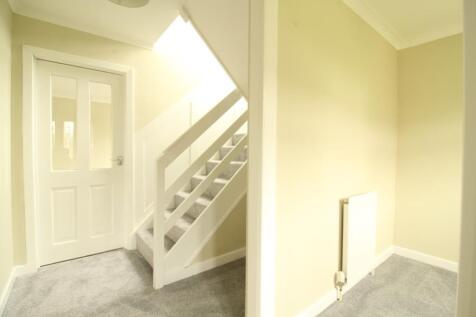 Entrance hall/stairs