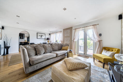 Family room/dining room
