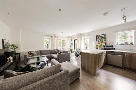 Thornbury Way, E17