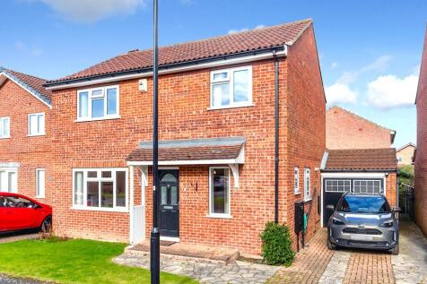 3 Paddock Close - Front1