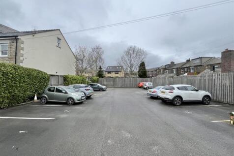 Communal Grounds & Parking