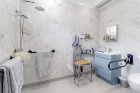 New House, Staverton Annexe shower room