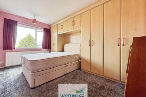 e995b178--4F72-93...