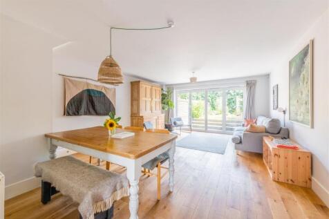 7 Chatfield Close-6.jpg