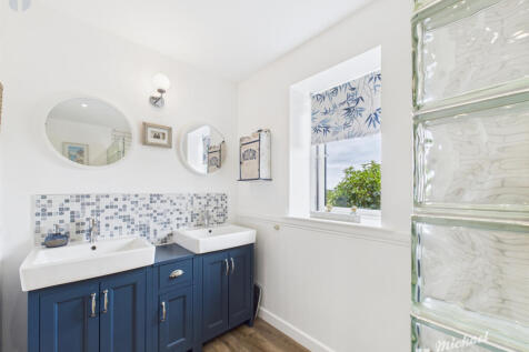 CAM03852G0-PR0394-STILL002