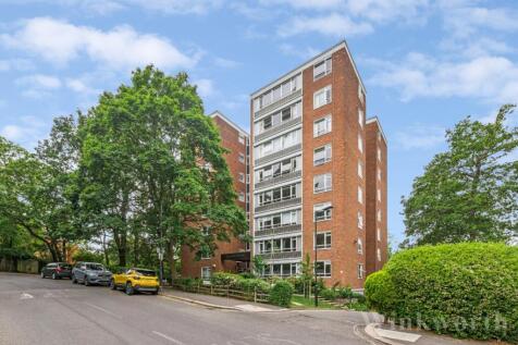 A bright and spacious two-bedroom apartment located within the popular Lowood Court development on Farquhar Road, SE19. The property offers a generous reception room, separate fitted kitchen, two doub