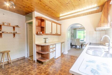 Kitchen 1.jpg