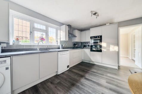 1371401-12-68f8a1...