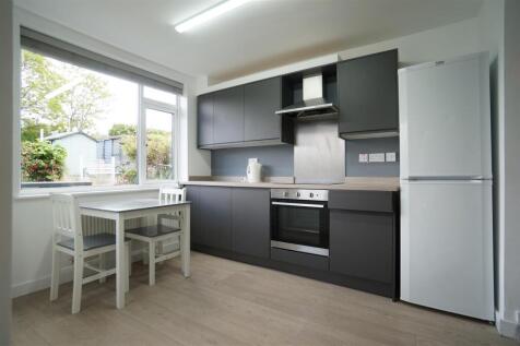 4 Bedroom House in LL57 2UA