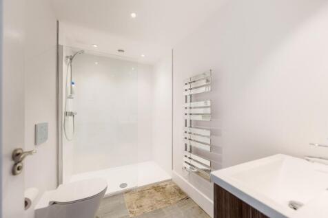 6 bed, 5 bath Detached in Bristol - Photo 35
