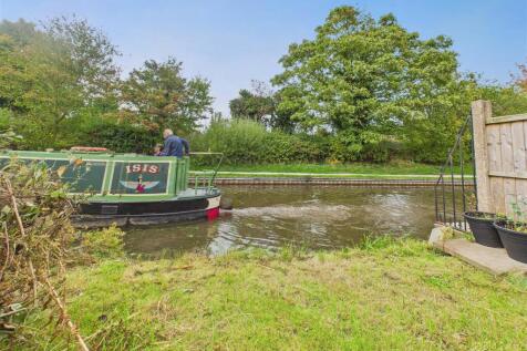 CAM02453G0-PR0195-STILL014.jpg