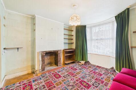 CAM04018G0-PR0395-STILL010