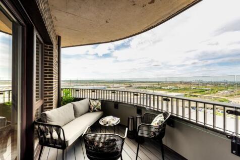Dagenham Green, 2 bed show home,