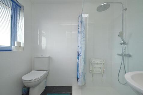 resizedShowerRoom.jpg