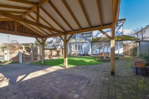 Front Garden &amp; Driveway