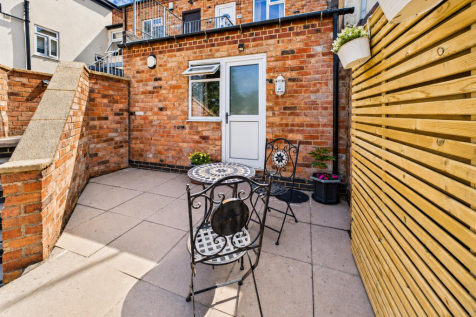 Nice Seating/ Outdoor At The Rear