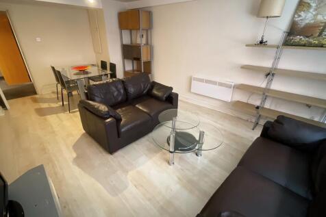AVAILABE the 23nd of July! South Manchester Homes are pleased to be able to offer for rent this large 3 bedrooms, 2 bathroom apartment on Bombay street in Manchester City Centre. The property is locat