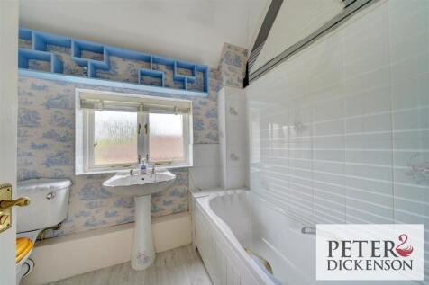 1 Owlets End bathroom.jpg