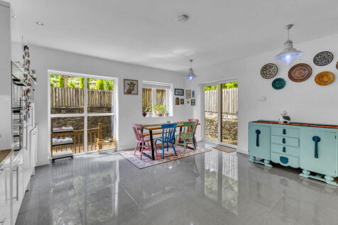Kitchen/Dining Ro...