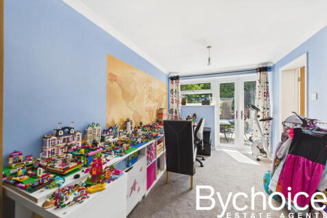 CAM05454G0-PR0032-STILL008