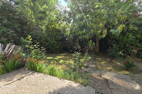 COMMUNAL GARDENS