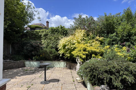 Enclosed Rear Private Garden