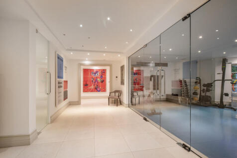 10 bed, 10 bath Detached in London - Photo 32