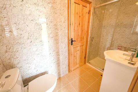 JACK AND JILL EN-SUITE SHOWER ROOM