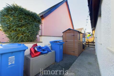 CAM03686G0-PR0215-STILL009.jpg