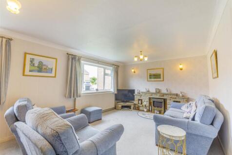 Lounge/Sitting Room