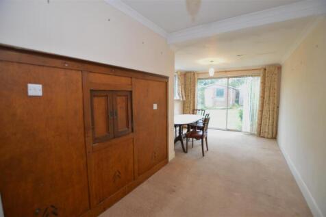 24 Ashley Drive dining room..JPG