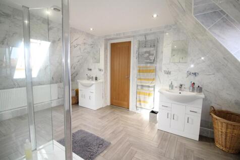 Master Bedroom - En-Suite