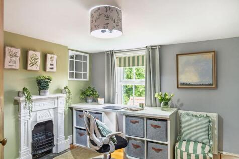 Versatile office/bedroom