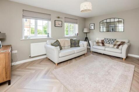 35 Hawthorn Close 2331-5.jpg