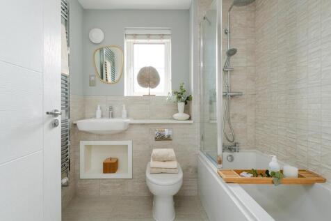 Family bathroom - typical Taylor Wimpey home