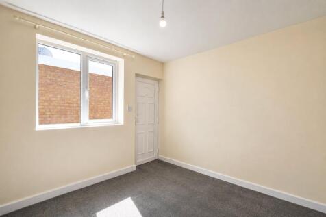 *** IDEAL FOR ONE PERSON *** GARAGE INCUDED *** OUTSIDE SPACE *** Newly renovated one bedroom ground floor annex on Westbourne Road, offered unfurnished and available NOW.