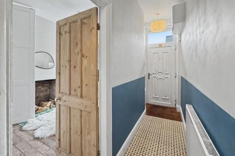 2 bed, 1 bath Terraced in Manchester - Photo 11