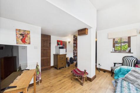 CAM01995G0-PR0326-STILL011