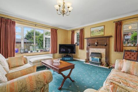 Lounge/Sitting Room