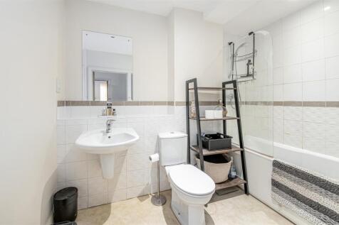 1 George Bathroom.jpg